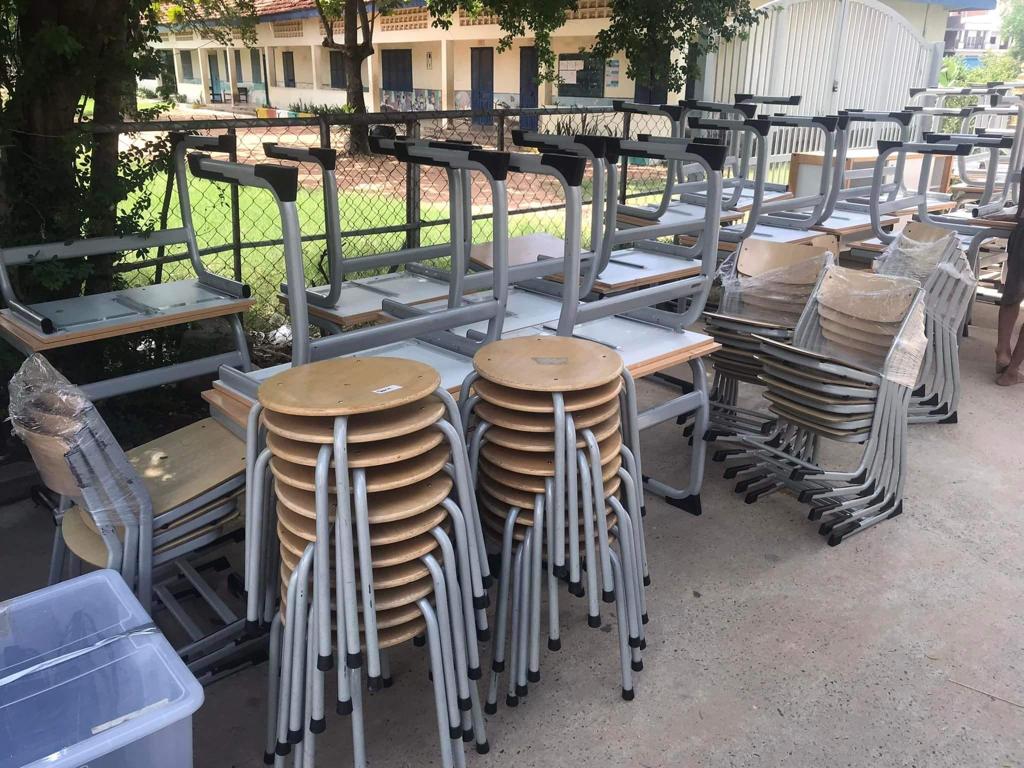 EQI-46 Stacking chair