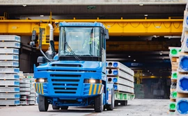 Terberg tractors verplaatsen betonproducten bij acht productievestigingen van Willy Naessens