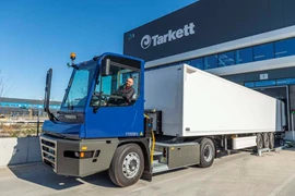 Tarkett integreert Terberg YT203-EV elektrische terminal trekker in magazijnlogistiek