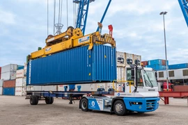 Terberg start intensieve test waterstof terminal trekker in haven van Rotterdam